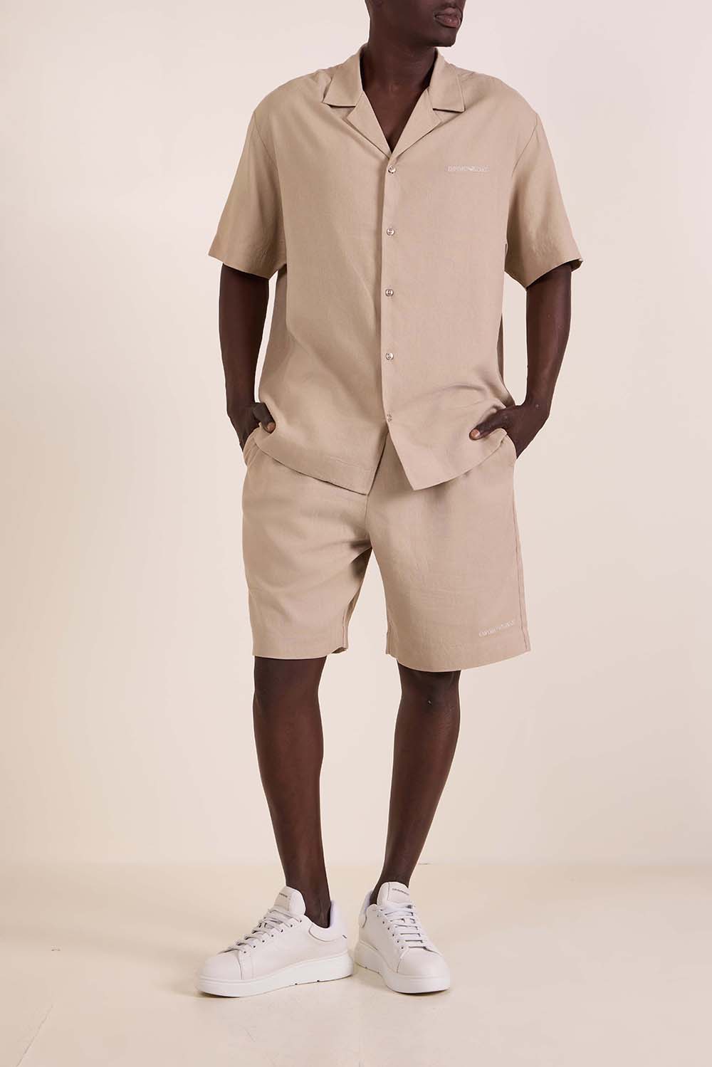 חולצה מכופתרת